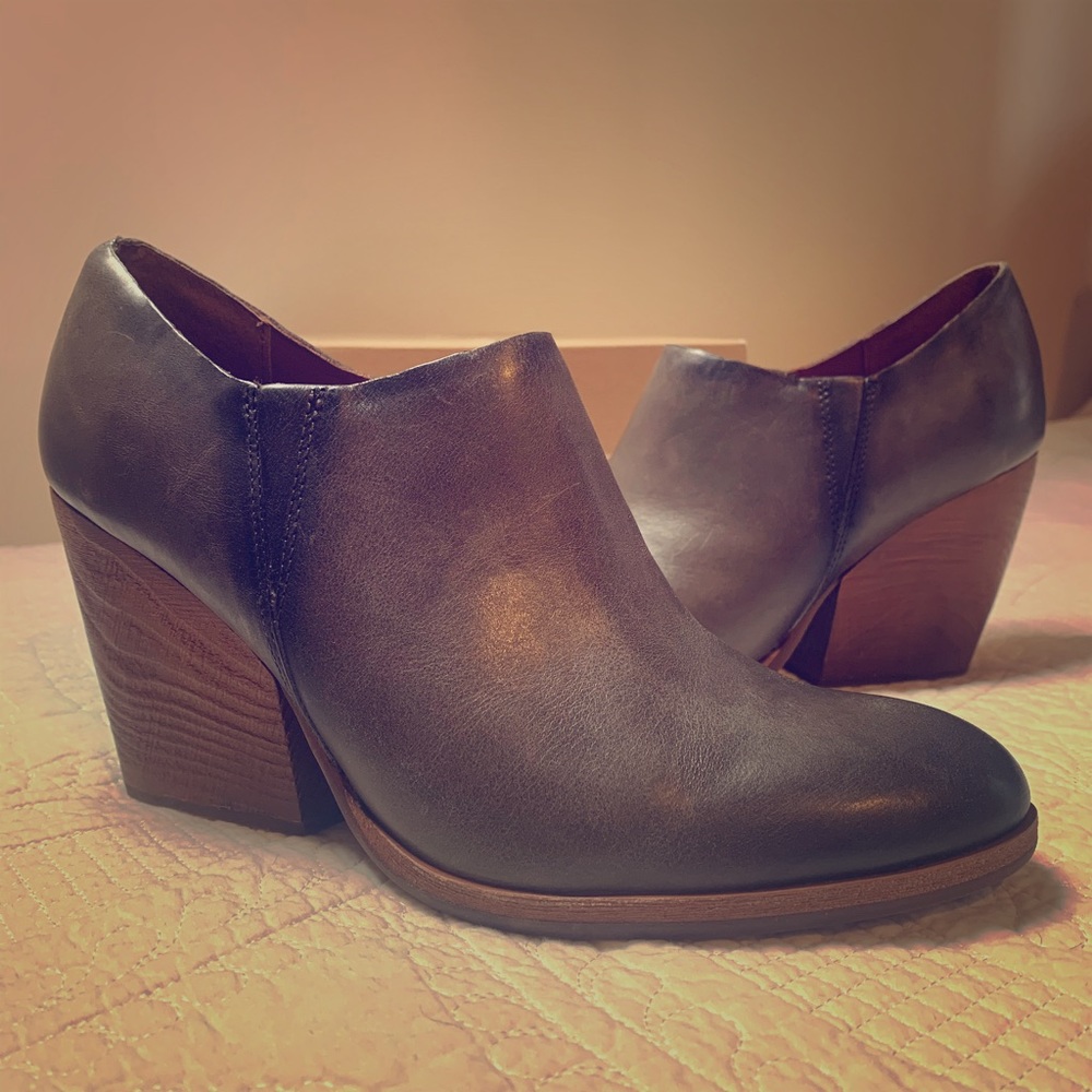 ❌SOLD. KORK-EASE grey leather booties 9.5